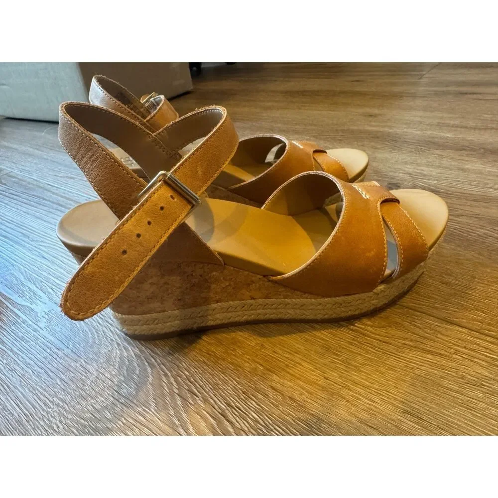 Women's UGG Cloverdale Espadrille Wedge Sandal in Tan Worn Once Size 8
